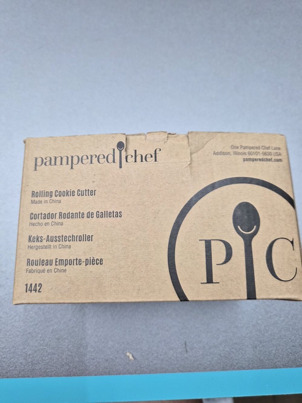 Pampered Chef Rolling Cookie Cutter # 1442 & Attachments NIB